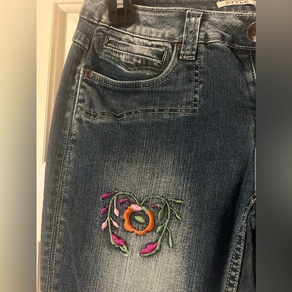 Style Embroidered straight Leg Boot cut Jeans Denim Rooster Floral size 4 - Picture 3 of 7
